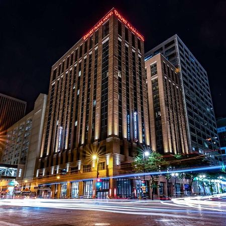 Drury Plaza Hotel Milwaukee Downtown Экстерьер фото